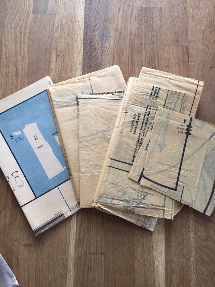 Lady's Sleeveless Dress Vintage Sewing Pattern See & Sew 3820