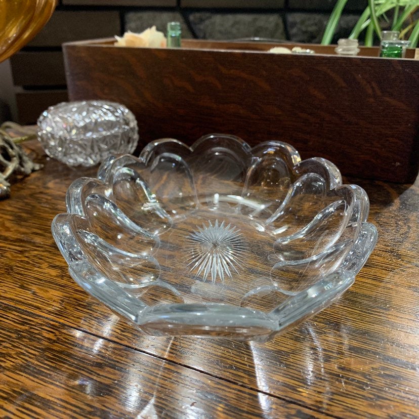 Heisey Colonial Vintage Scalloped Edge 9” Serving Plate