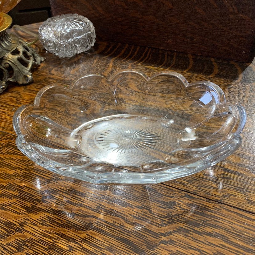 Heisey Colonial Vintage Scalloped Edge 9” Serving Plate