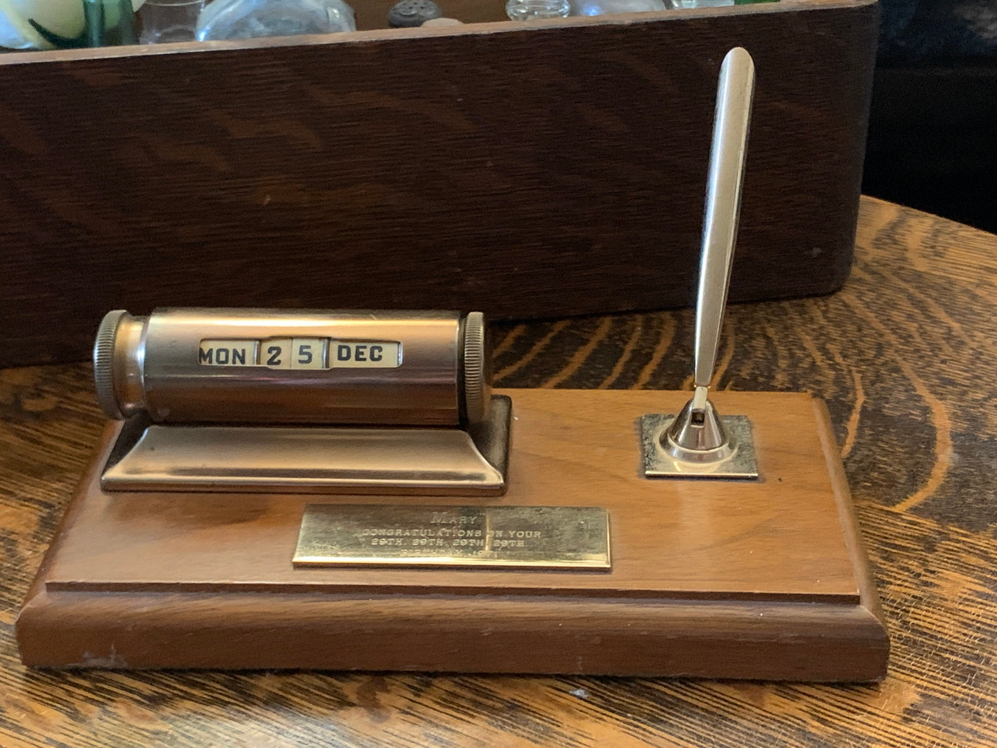 Wooden Pen Holder Perpetual Calendar