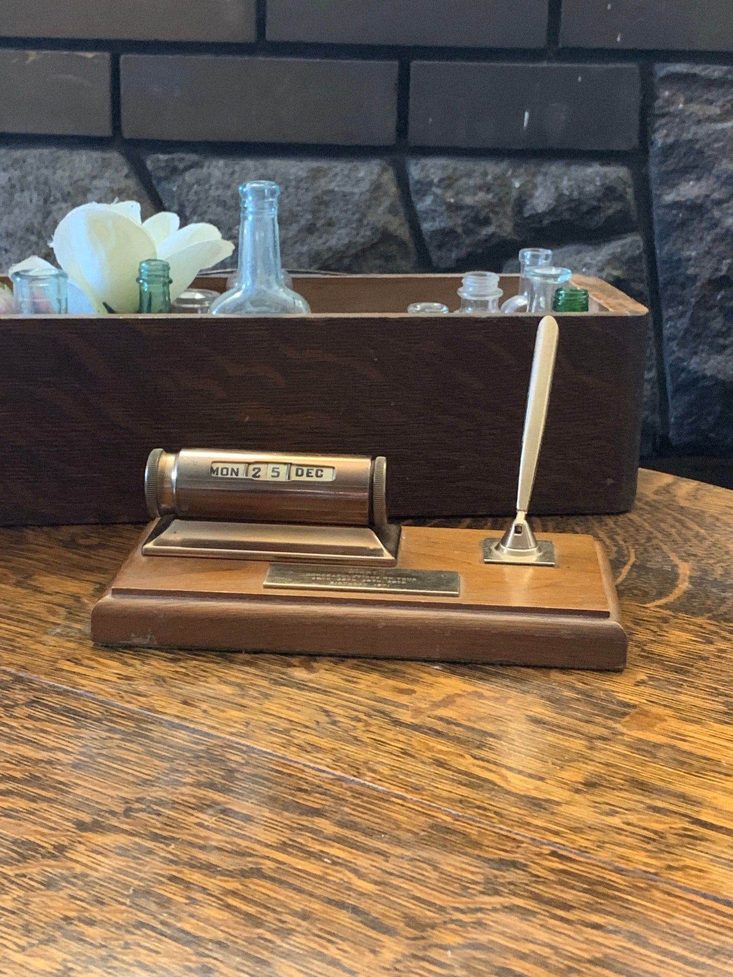 Wooden Pen Holder Perpetual Calendar