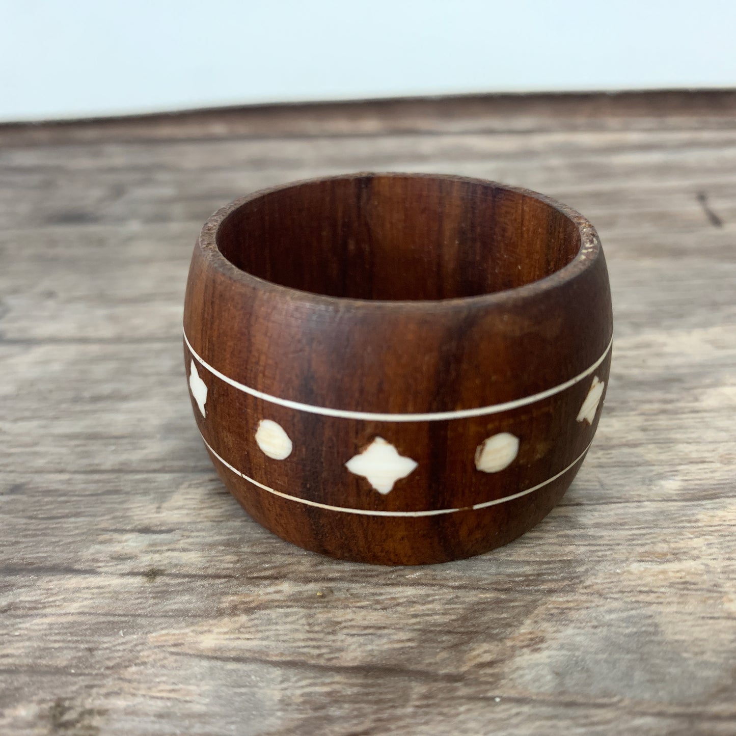 Wood Napkin Rings with Inlaid Design set of 4 Vintage Wooden Napkin Rings