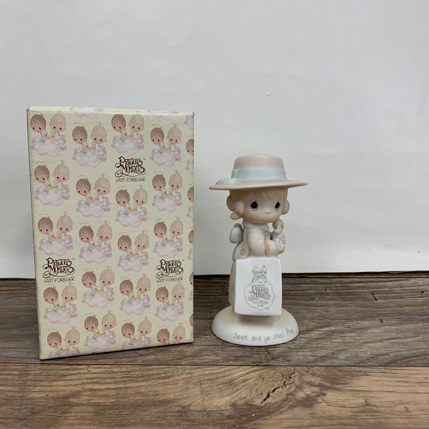 Seek and Ye Shall Find Precious Moments 1985 Symbol of Membership Collector's Club Figurine