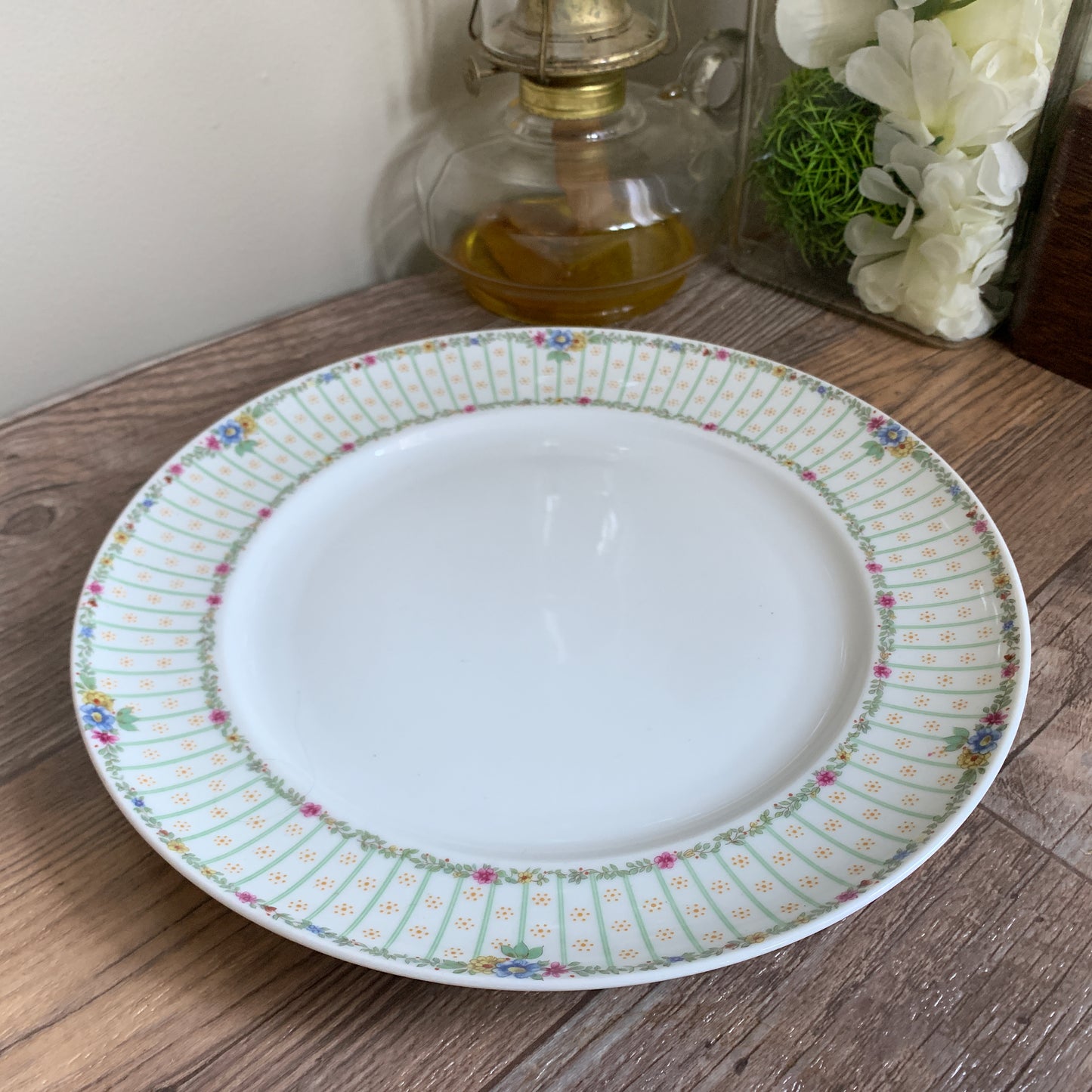 Royal Tettau Pair of Dinner Plates 10.5" diameter Banded Rim with Tiny Flower Vine Trim