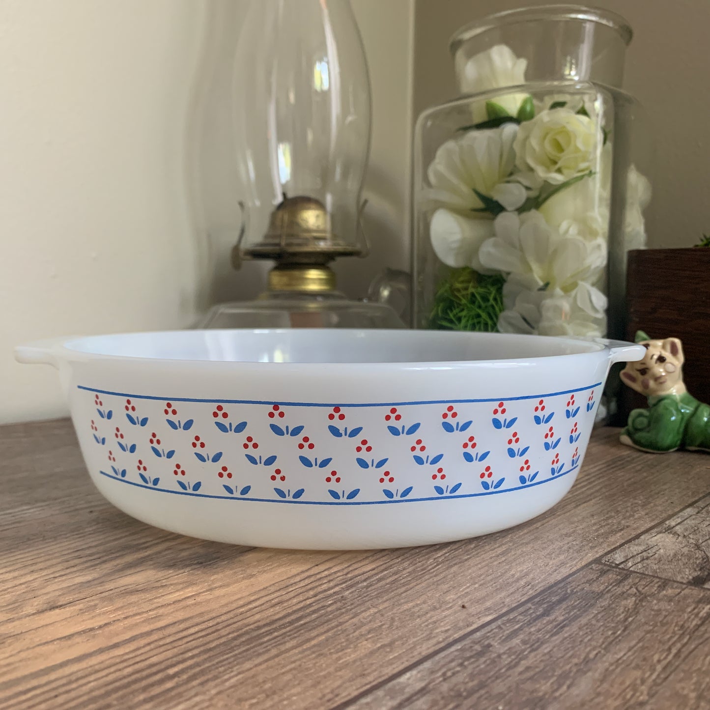 Vintage Casserole Dish with Tulip Pattern Termo - Rey Brazil Milk Glass Casserole