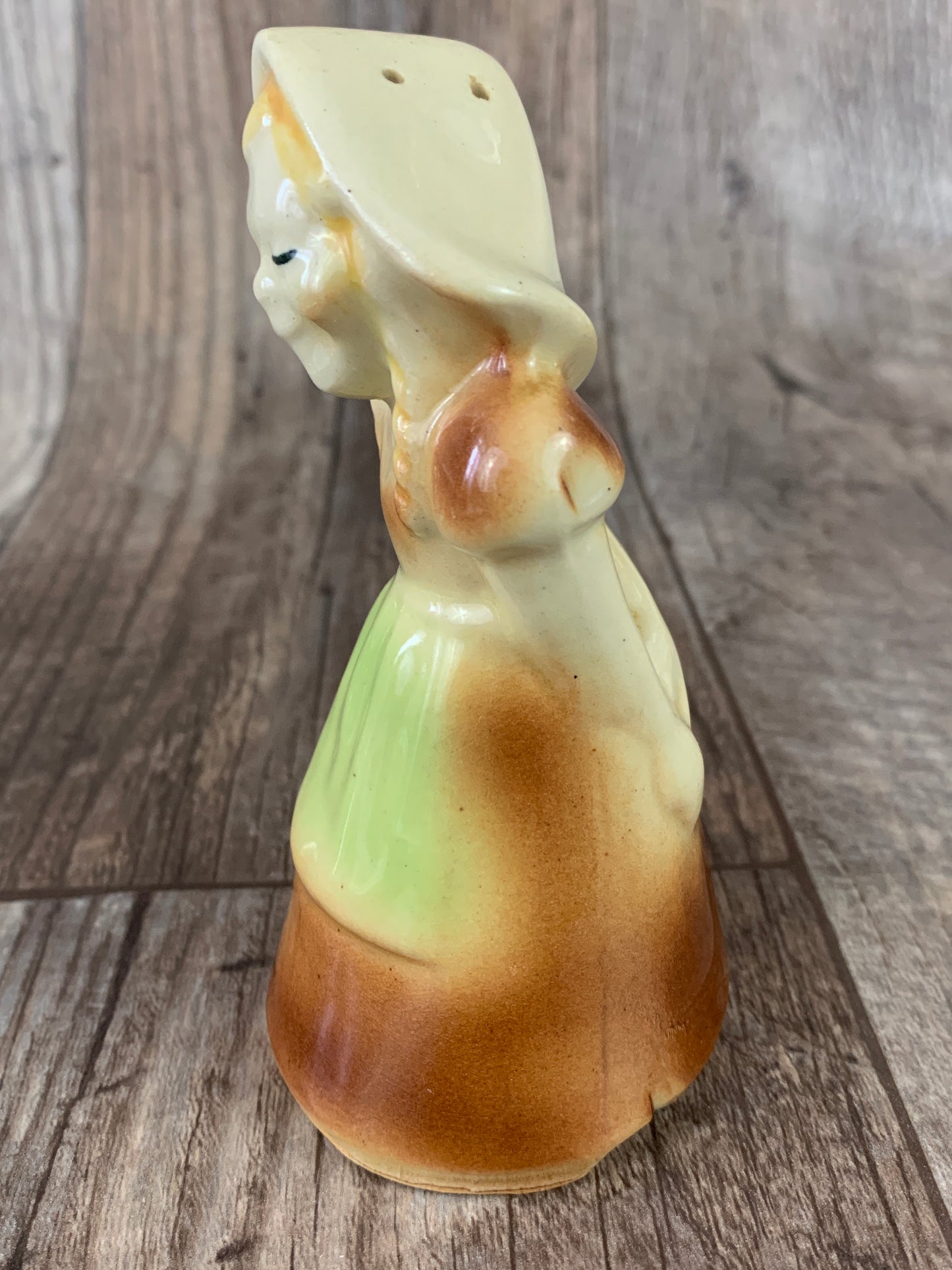 Dutch Boy and Girl Vintage Ceramic Salt and Pepper Shakers Vintage Kitchen Decor