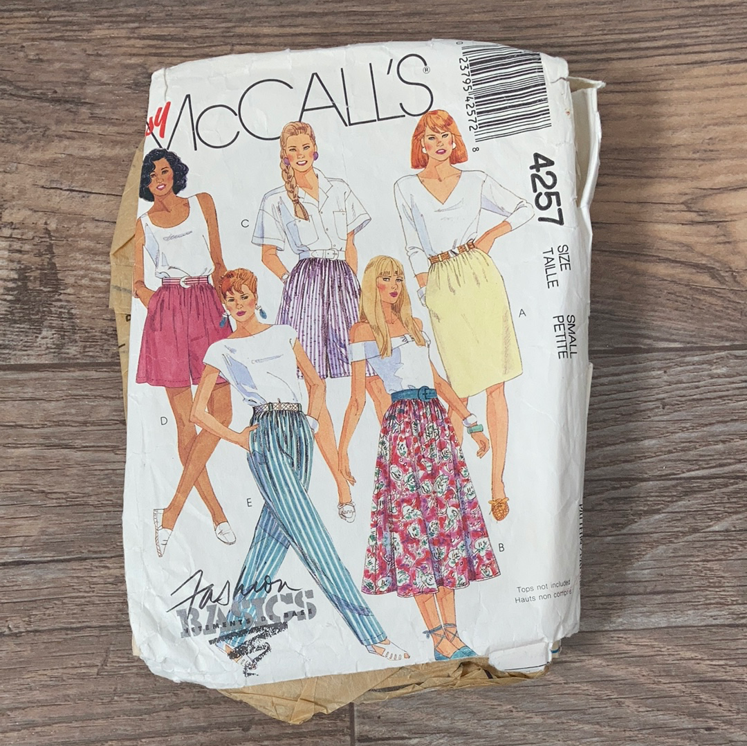 Ladies Pencil Skirt Full Skirt Culottes Shorts and Pants Sewing Pattern Size S McCalls 4257