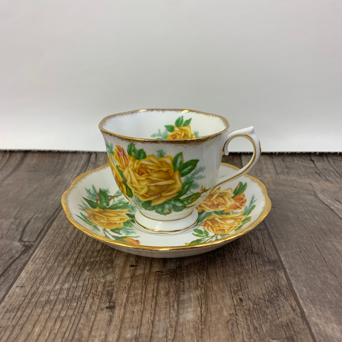 Royal Albert Tea Rose Vintage Teacup with Yellow Roses 1940s Tea Cup and Saucer Countess Shape