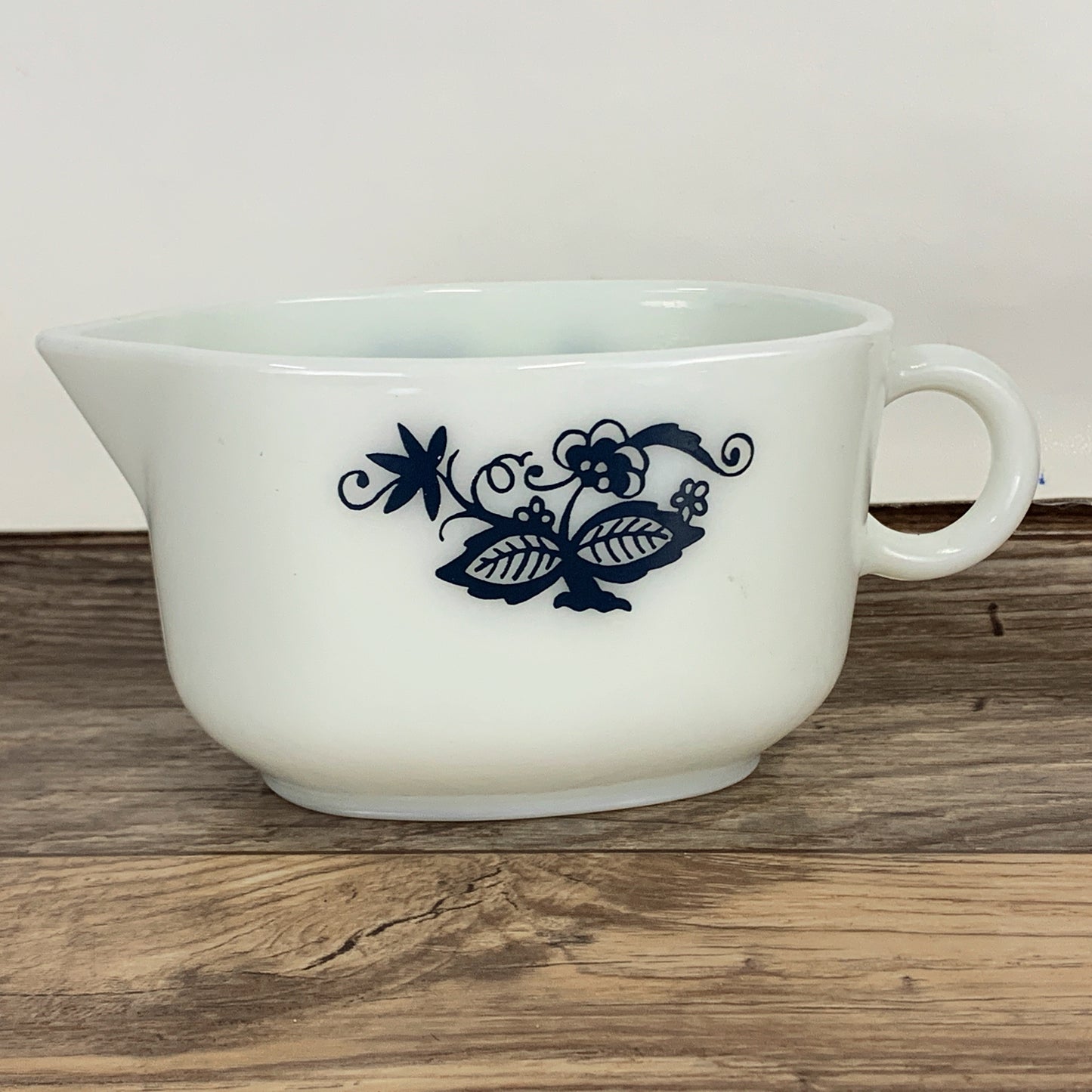 Pyrex Gravy Boat Old Town Blue 77-B - Vintage Pyrex Milk Glass Gravy Boat - Vintage Kitchenware Blue and White Gravy Boat - Gravy Jug