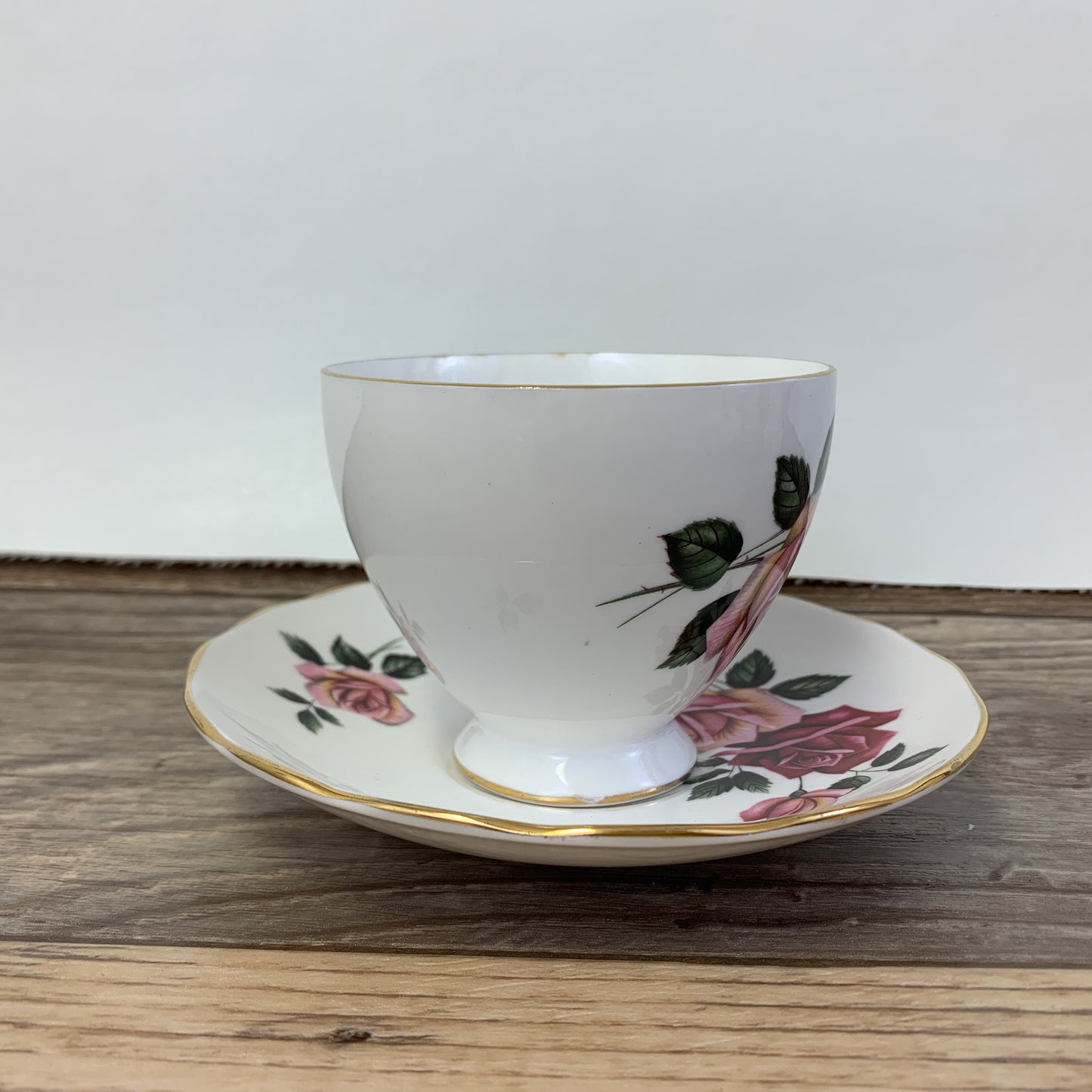 Vintage Floral Teacup with Pink and Red Roses Royal Vale English Teacup