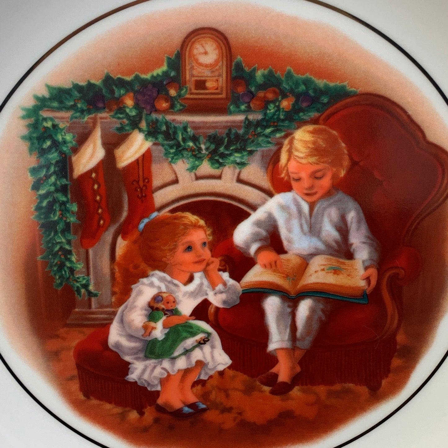 Avon Christmas Memories Third Edition Enjoying the Night Before Christmas 1983 Collector Plate