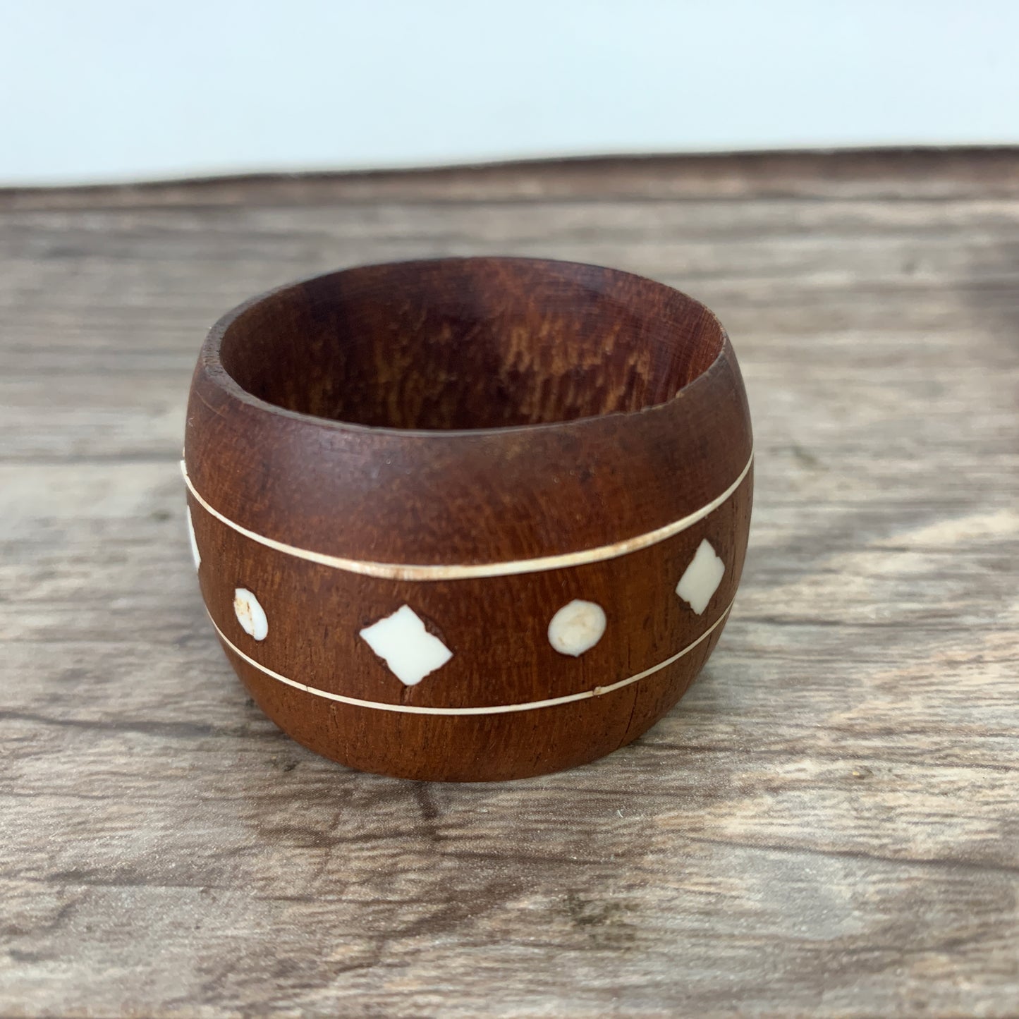 Wood Napkin Rings with Inlaid Design set of 4 Vintage Wooden Napkin Rings