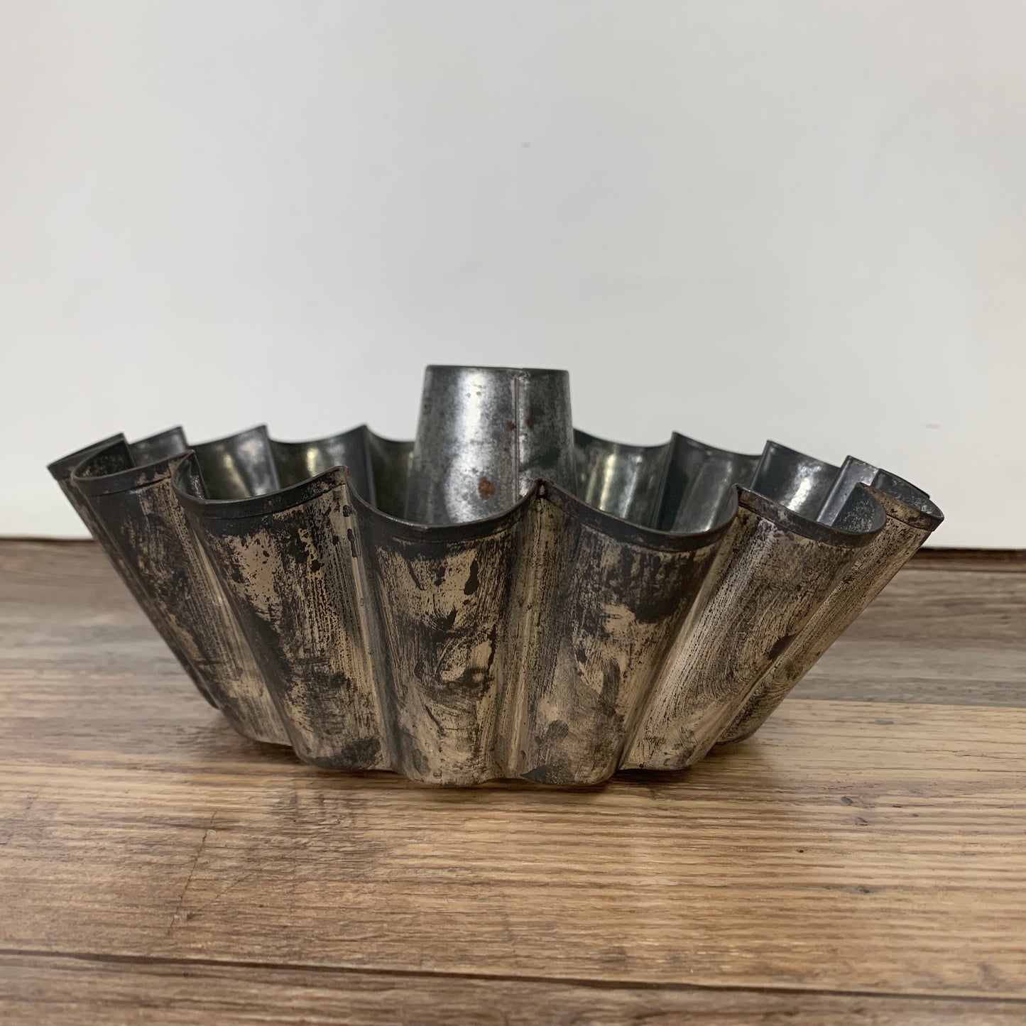 Vintage Tin Jelly Mold Bundt Pan