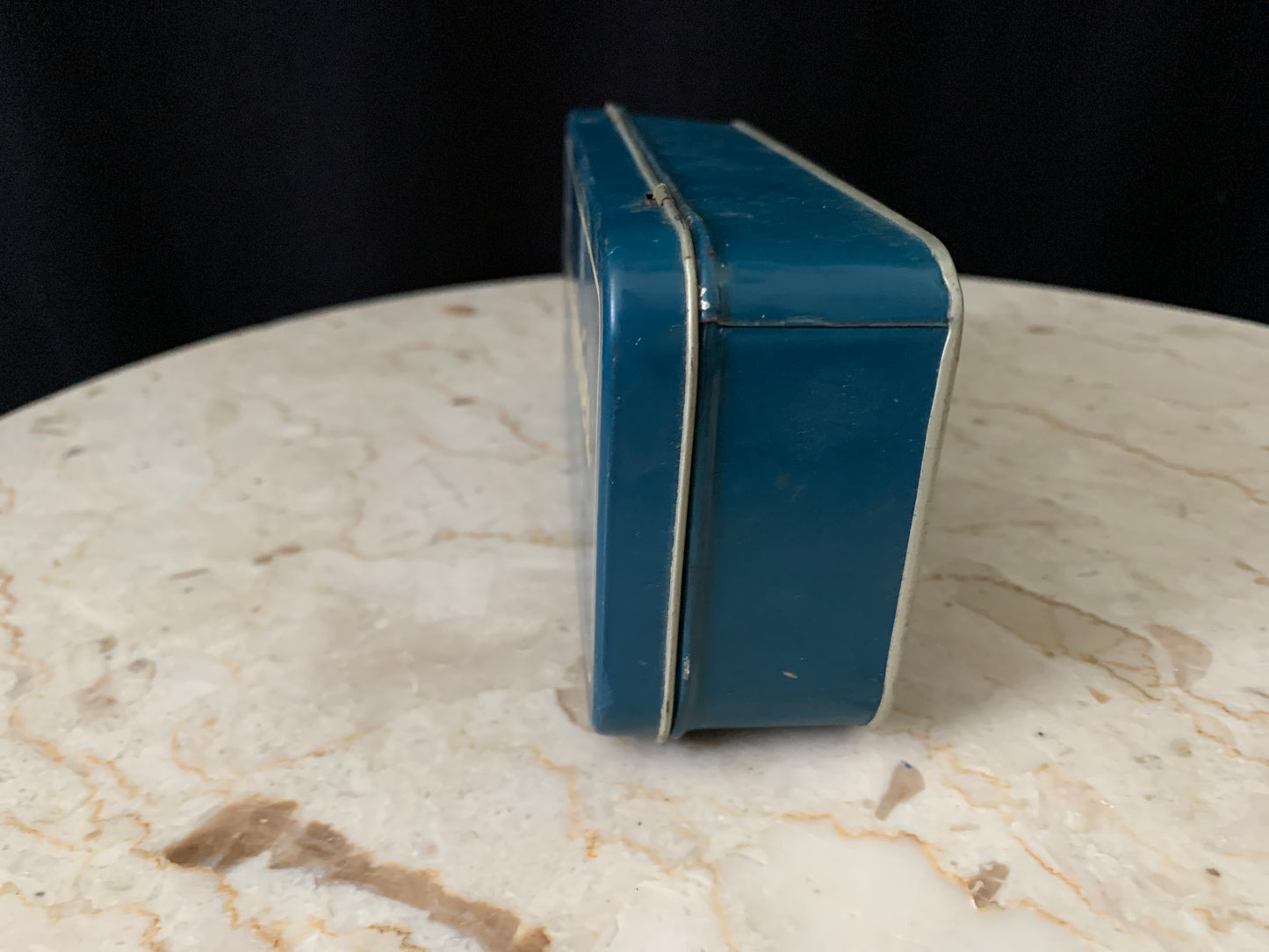 Sewing Machine Accessories with Tin