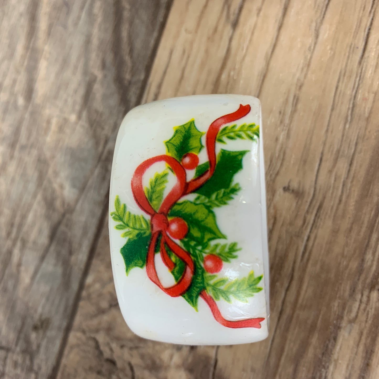 Set of 4 Christmas Napkin Rings, Ceramic Napkin Rings with Red and Green Holiday Napkin Holders