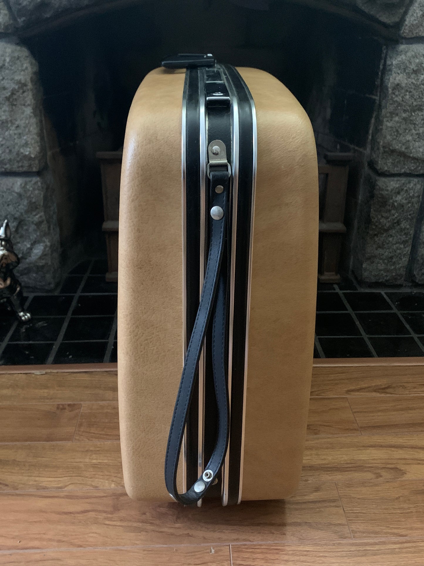 Extra Large Hard Shell Suitcase on Wheels Vintage Jetliner Suitcase