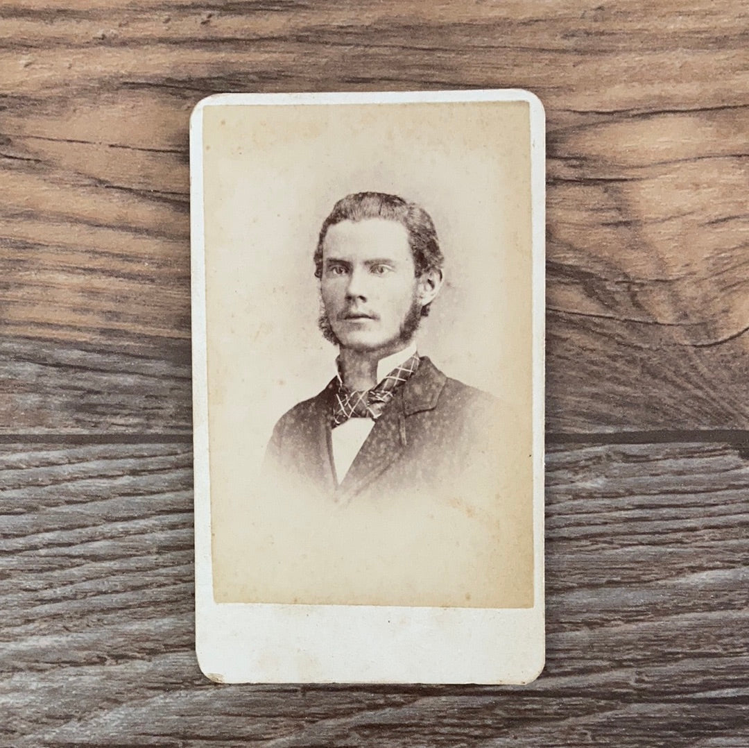 Original Antique Sepia Photograph Card of a Young Man with Sideburns Cartes des Visites