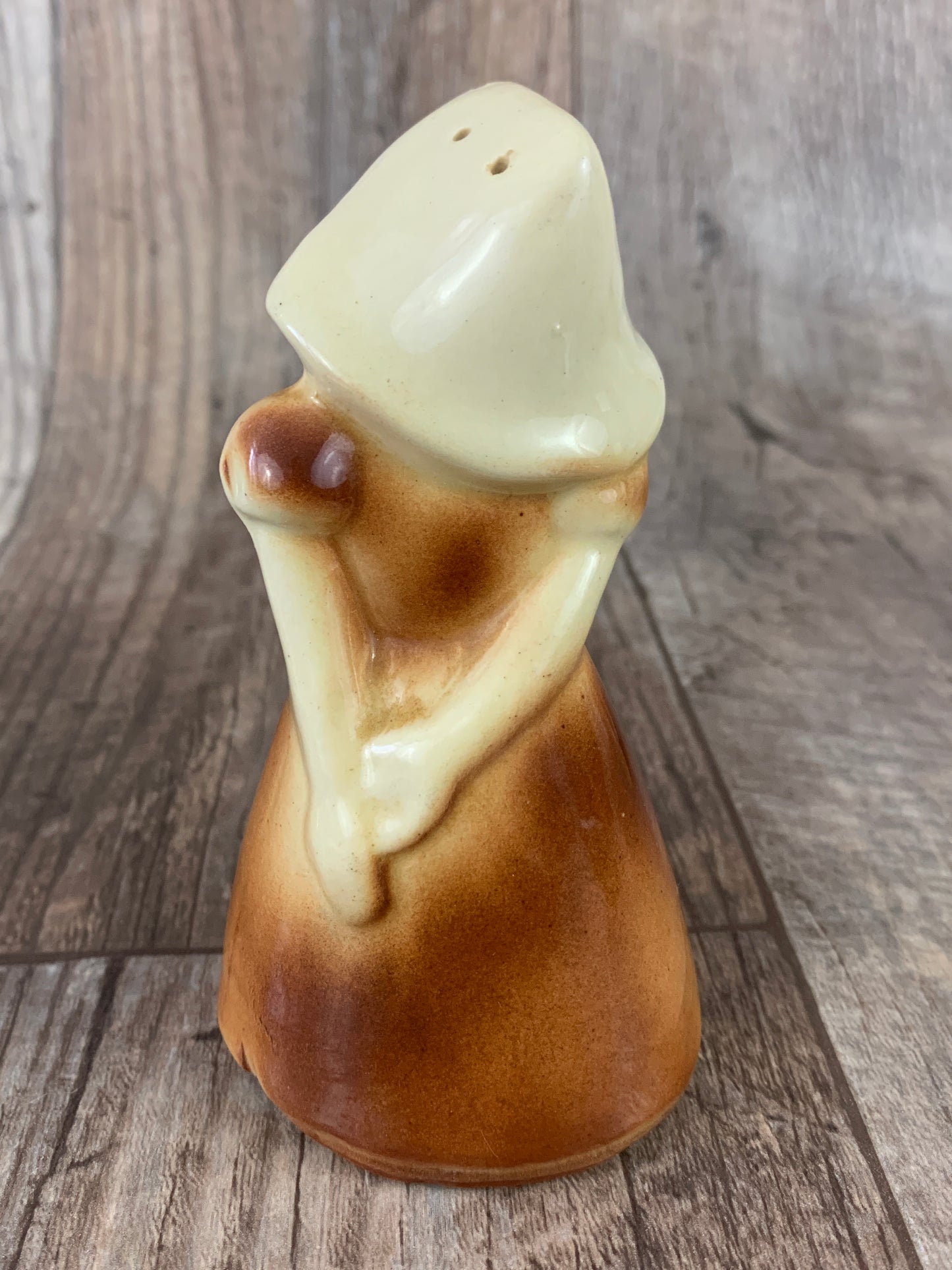 Dutch Boy and Girl Vintage Ceramic Salt and Pepper Shakers Vintage Kitchen Decor