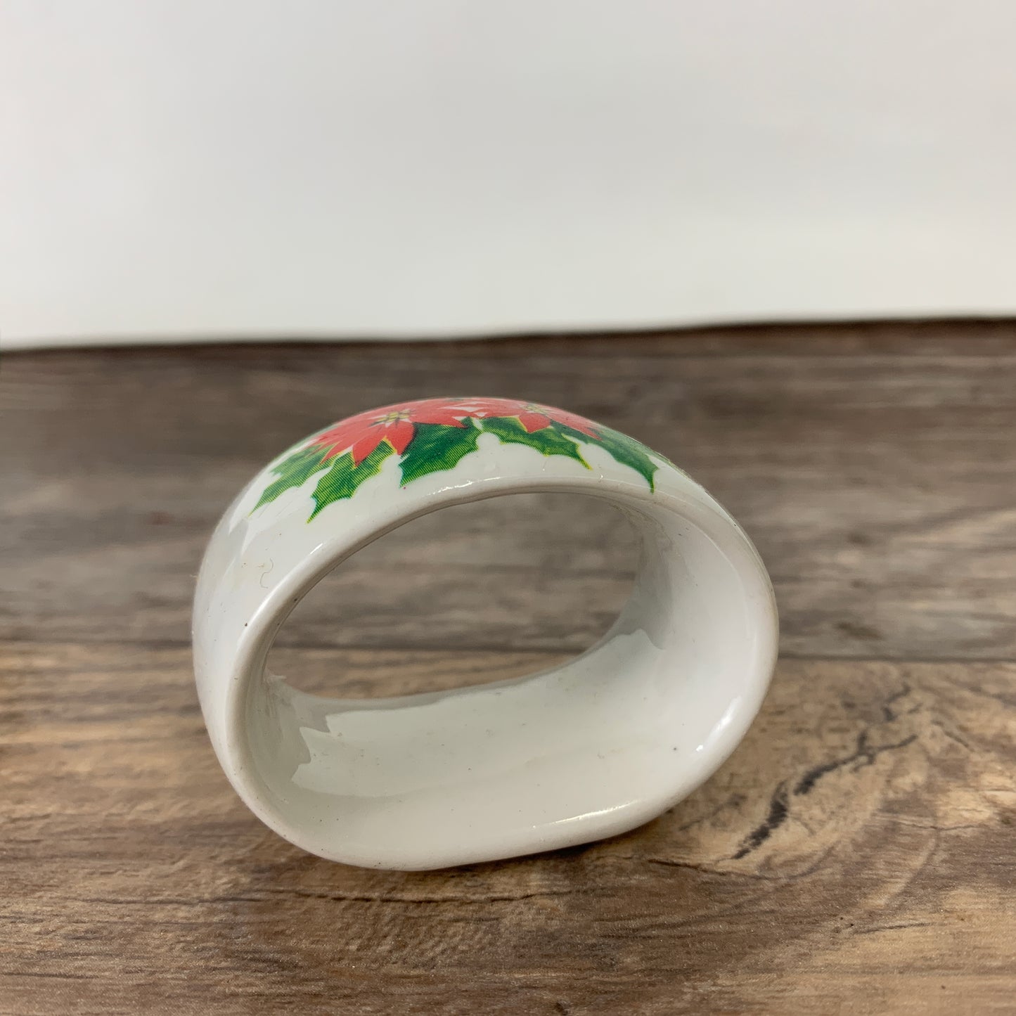 Set of 4 Christmas Napkin Rings, Ceramic Napkin Rings with Red and Green Holiday Napkin Holders