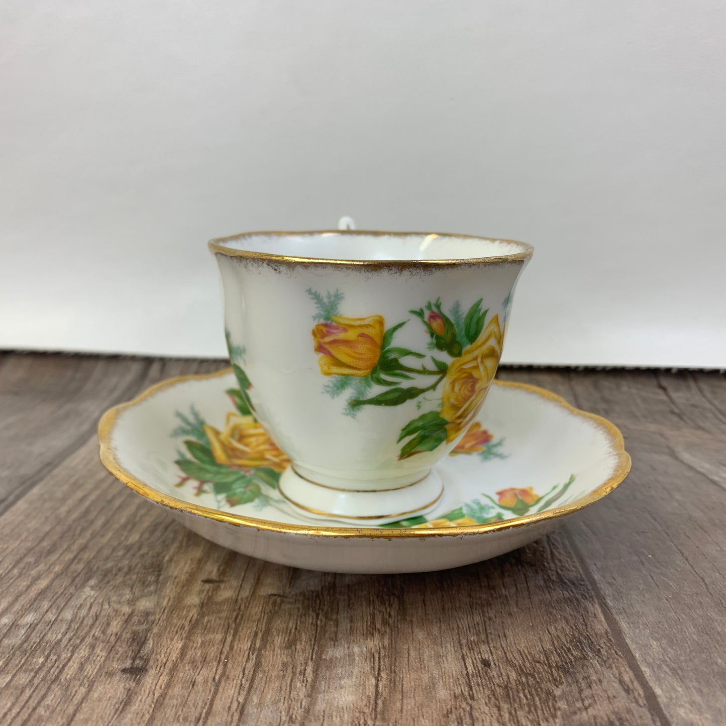 Royal Albert Tea Rose Vintage Teacup with Yellow Roses 1940s Tea Cup and Saucer Countess Shape