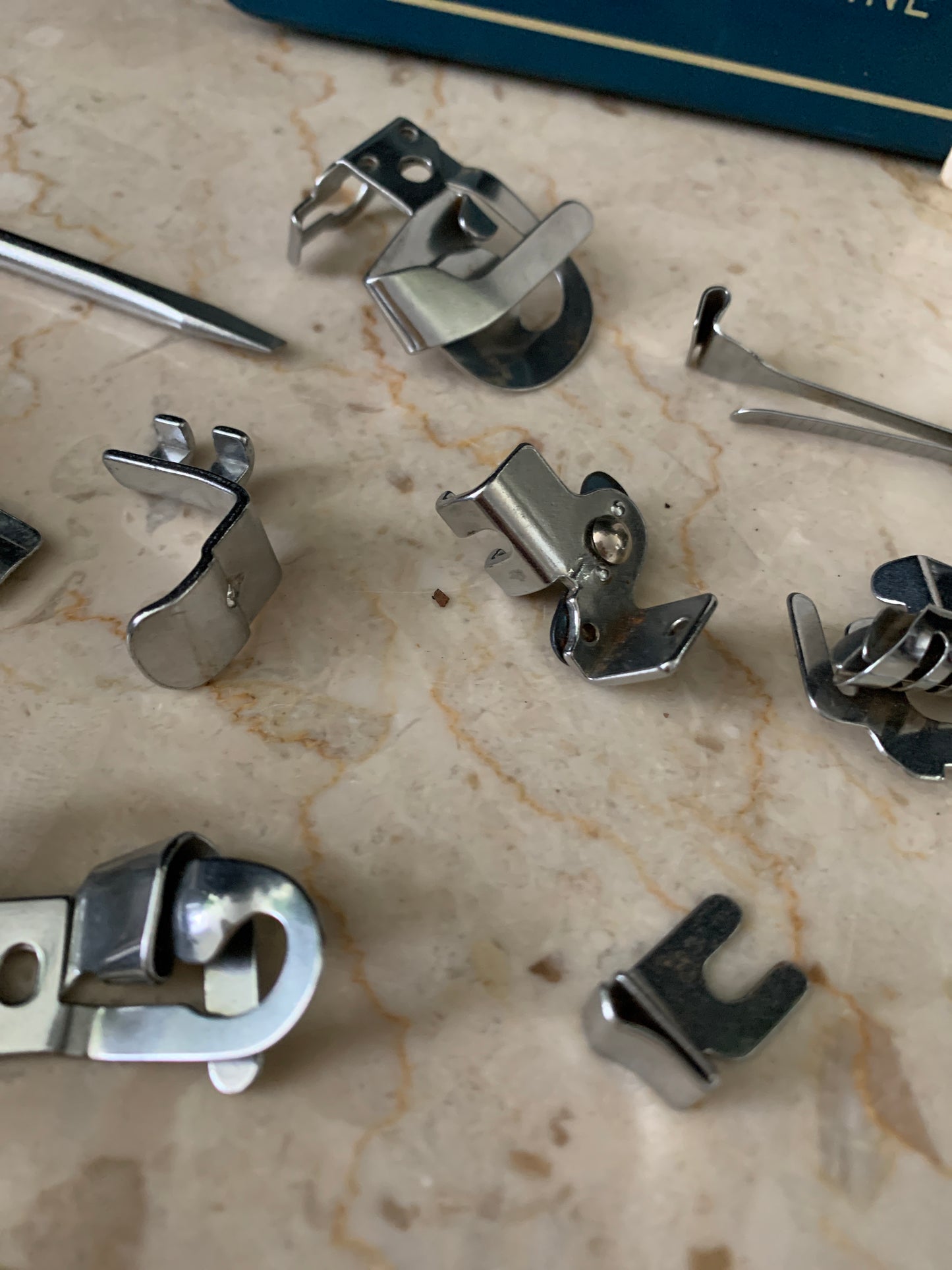 Sewing Machine Accessories with Tin