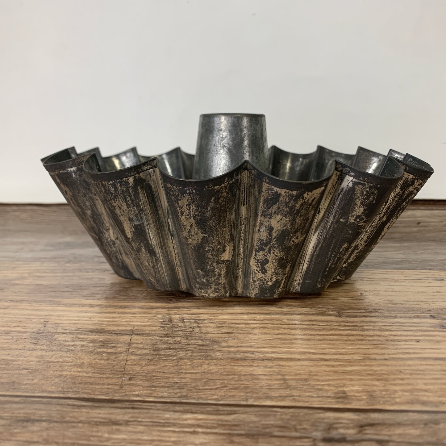 Vintage Tin Jelly Mold Bundt Pan