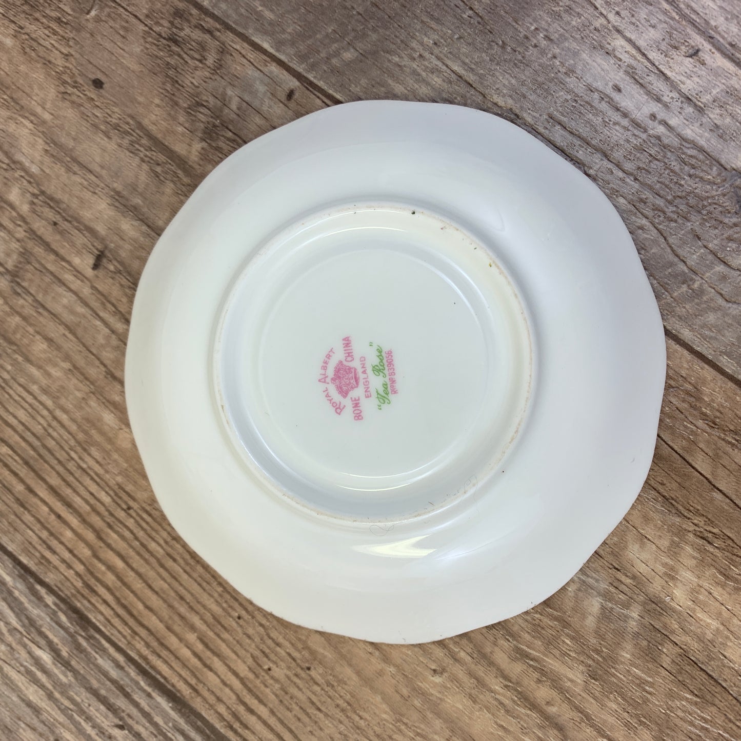 Royal Albert Tea Rose Vintage Teacup with Yellow Roses 1940s Tea Cup and Saucer Countess Shape