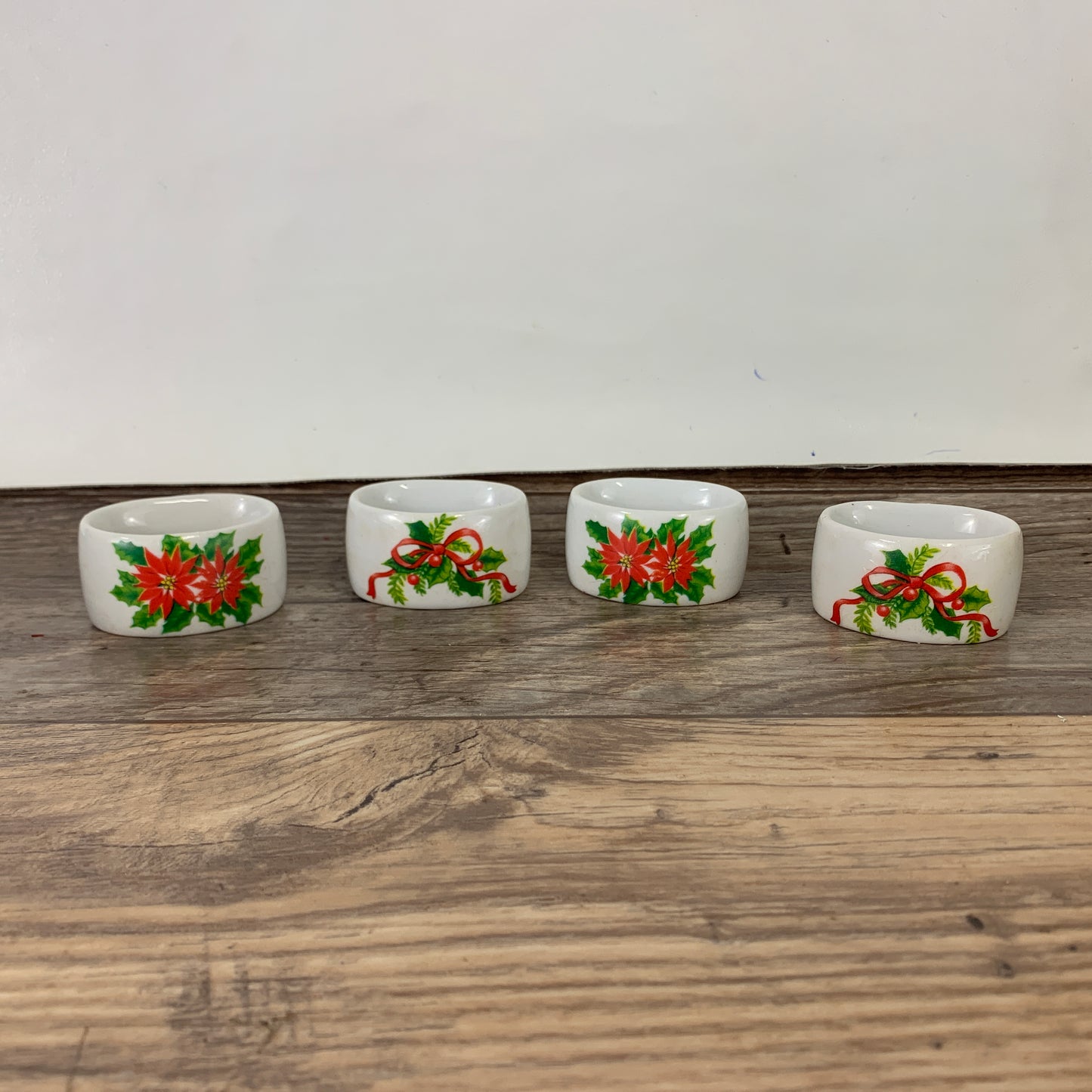 Set of 4 Christmas Napkin Rings, Ceramic Napkin Rings with Red and Green Holiday Napkin Holders