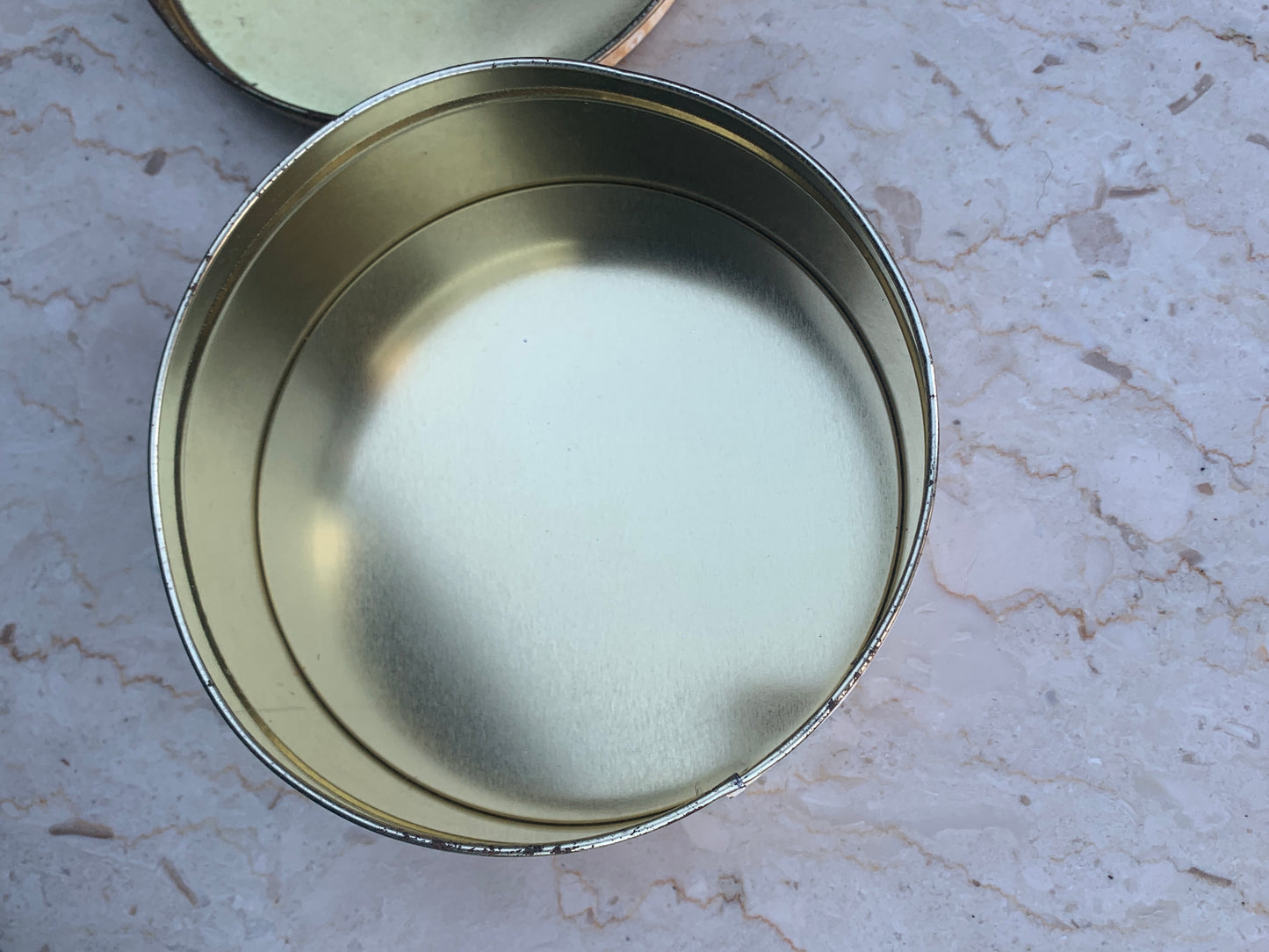 L Effleur Perfume Vintage Tin