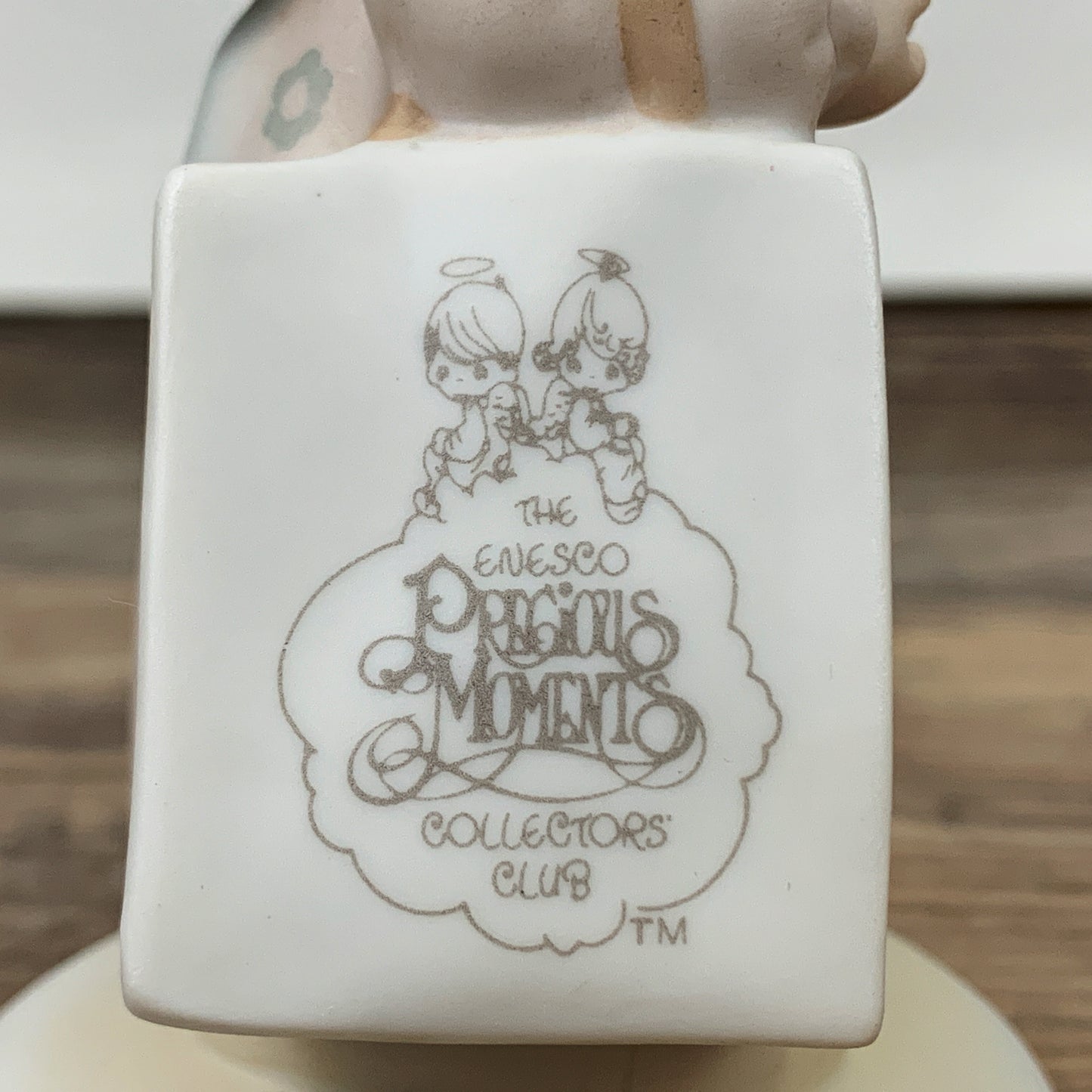 Seek and Ye Shall Find Precious Moments 1985 Symbol of Membership Collector's Club Figurine