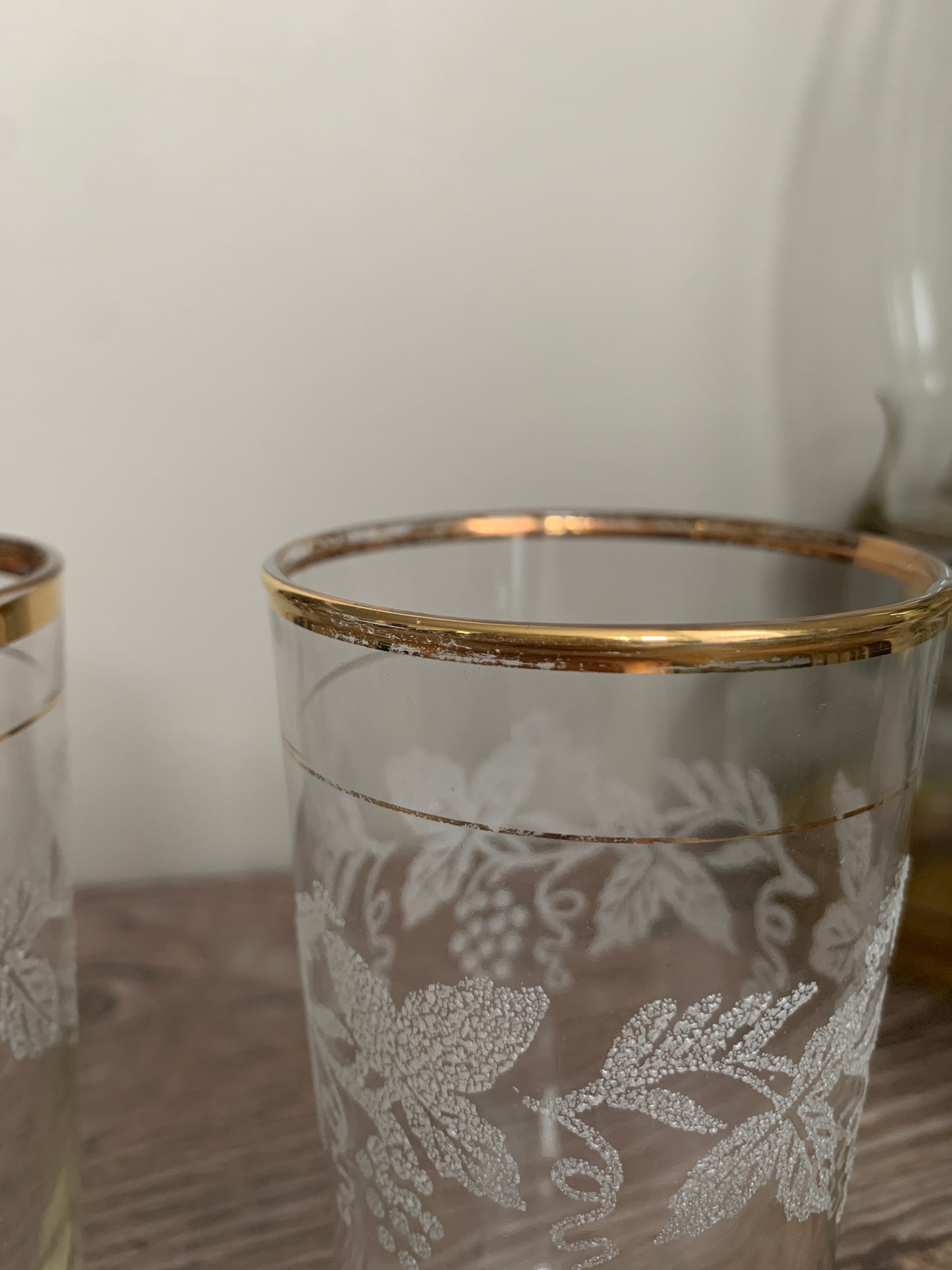 Vintage Cocktail Glasses in Wire Caddy with Frosted Grapevine Pattern Gold Trim Vintage Barware
