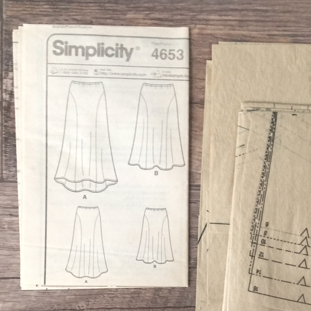 Ladies Knee Length Skirt Sewing Pattern Size 6 to 16 Simplicity 4653