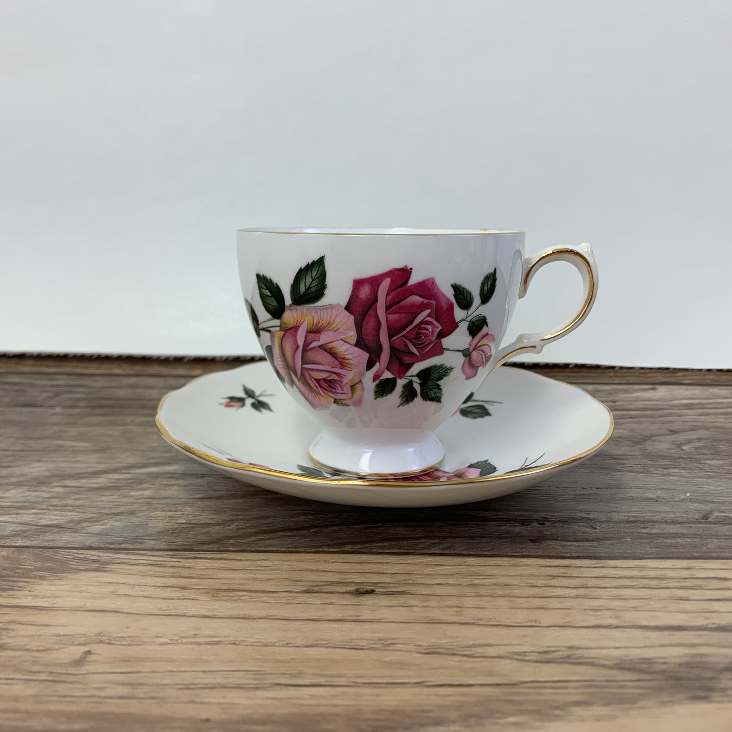 Vintage Floral Teacup with Pink and Red Roses Royal Vale English Teacup