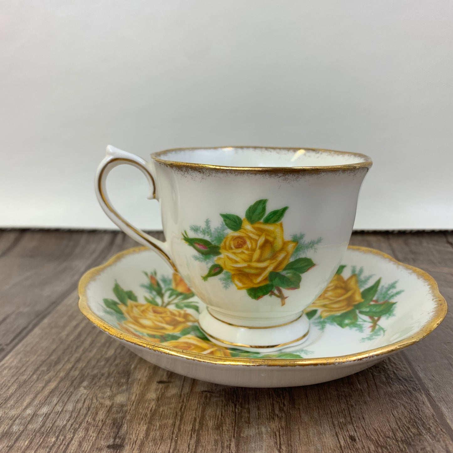 Royal Albert Tea Rose Vintage Teacup with Yellow Roses 1940s Tea Cup and Saucer Countess Shape