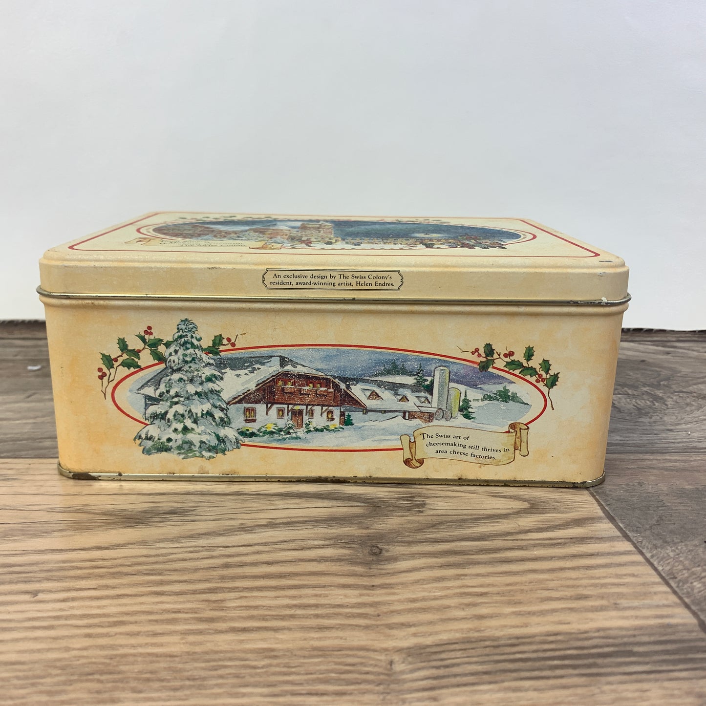 Vintage Christmas Chocolate Tin Town Square Monroe Wisconsin Swiss Colony