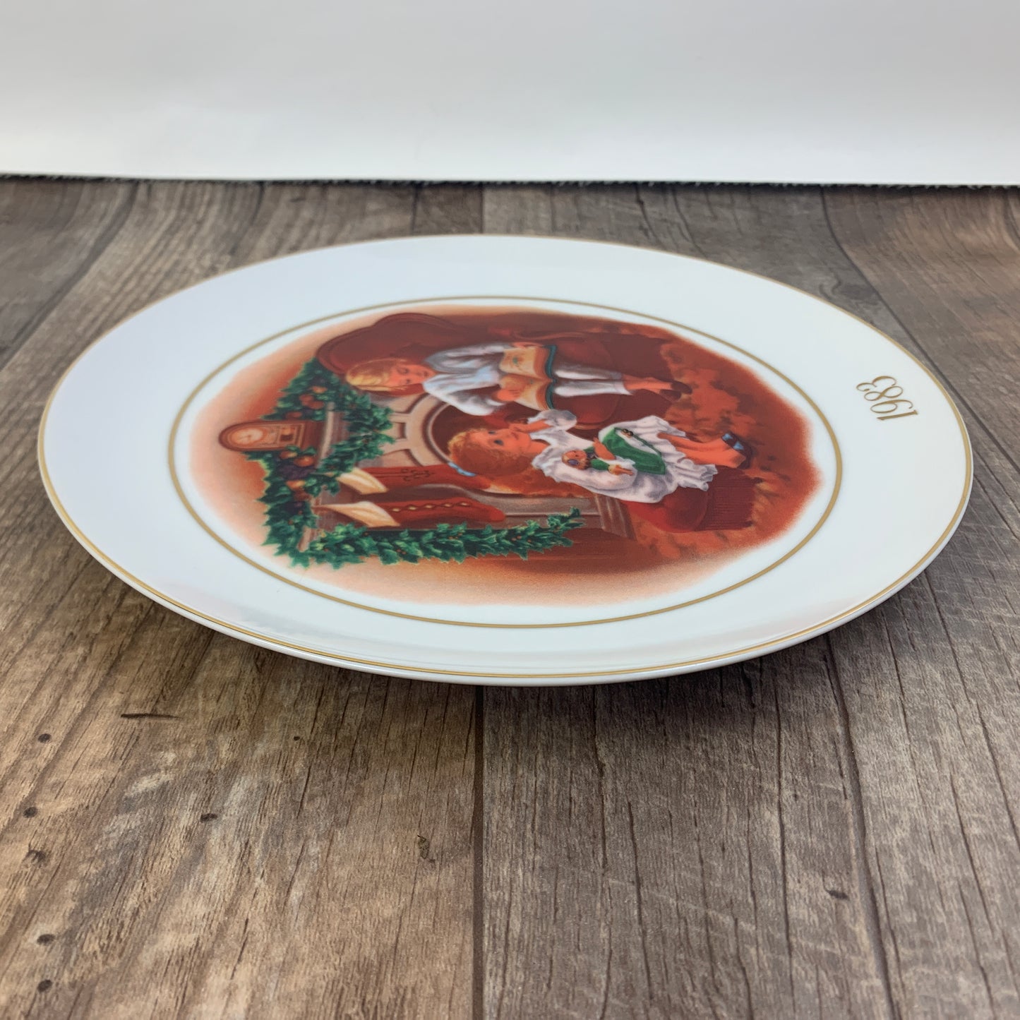 Avon Christmas Memories Third Edition Enjoying the Night Before Christmas 1983 Collector Plate