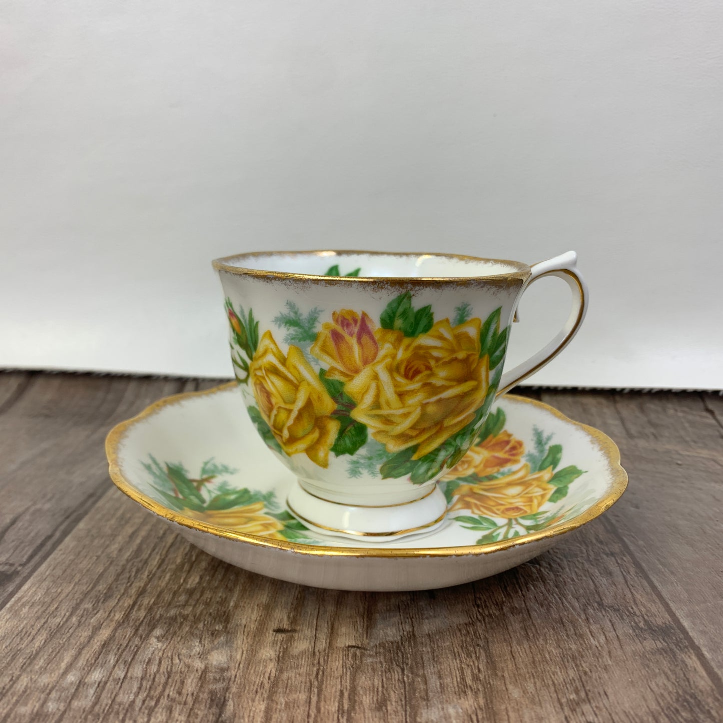 Royal Albert Tea Rose Vintage Teacup with Yellow Roses 1940s Tea Cup and Saucer Countess Shape