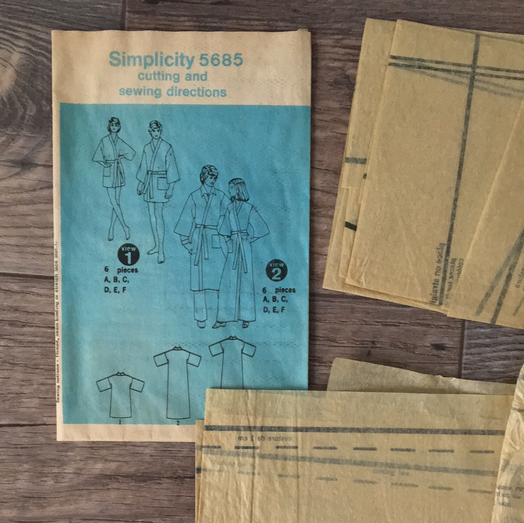 Mens Kimono Robe in two lengths Vintage Sewing Pattern Size M Simplicity 5685