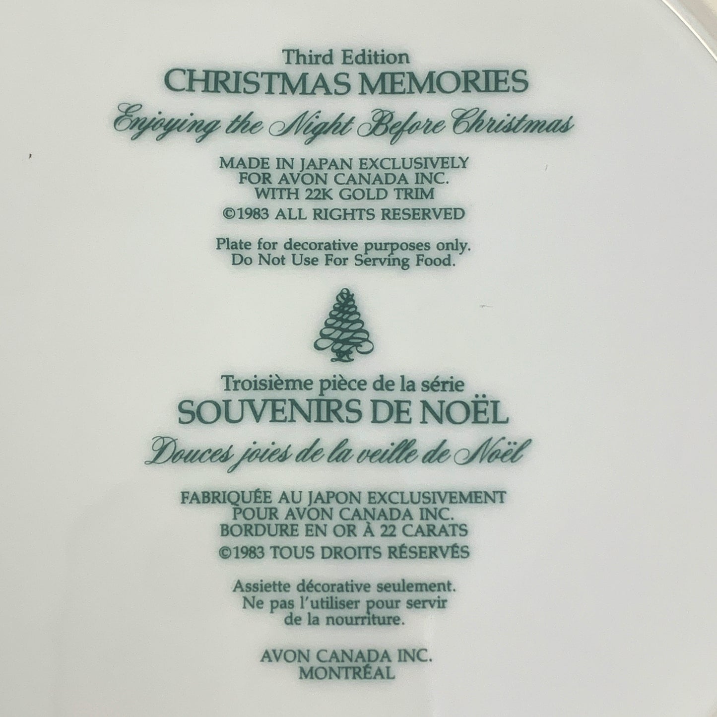 Avon Christmas Memories Third Edition Enjoying the Night Before Christmas 1983 Collector Plate