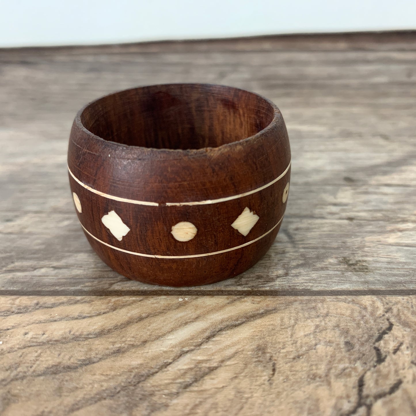 Wood Napkin Rings with Inlaid Design set of 4 Vintage Wooden Napkin Rings