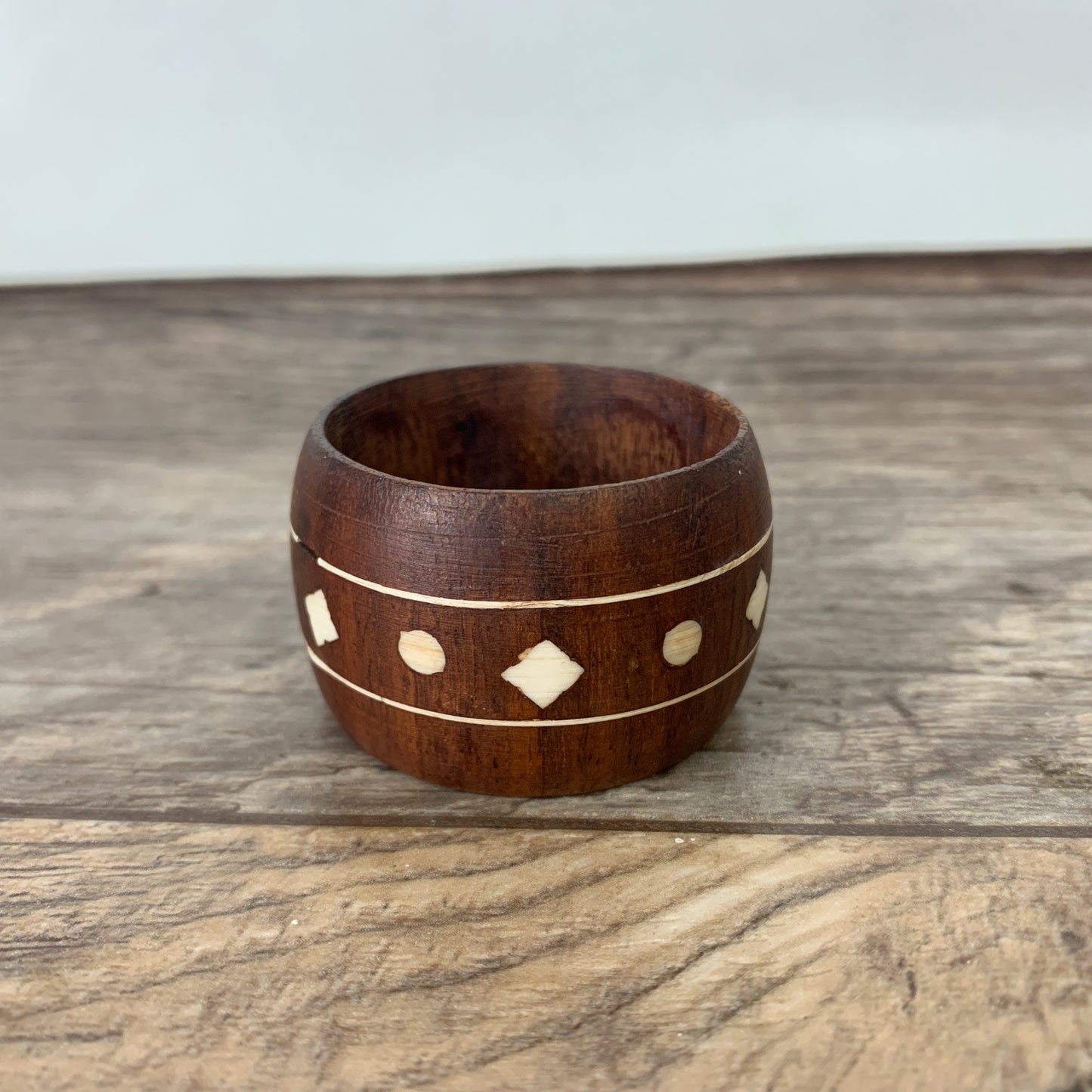Wood Napkin Rings with Inlaid Design set of 4 Vintage Wooden Napkin Rings