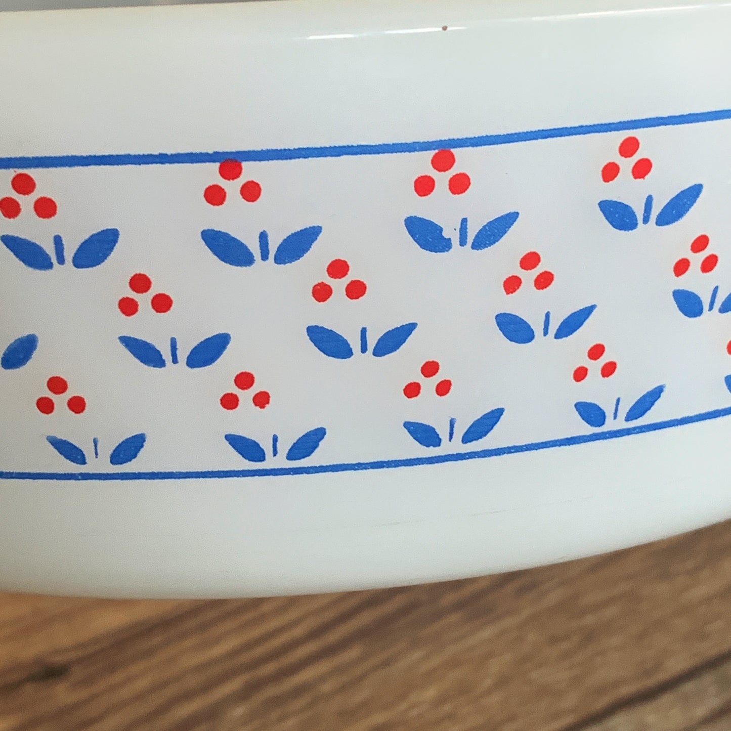 Vintage Casserole Dish with Tulip Pattern Termo - Rey Brazil Milk Glass Casserole