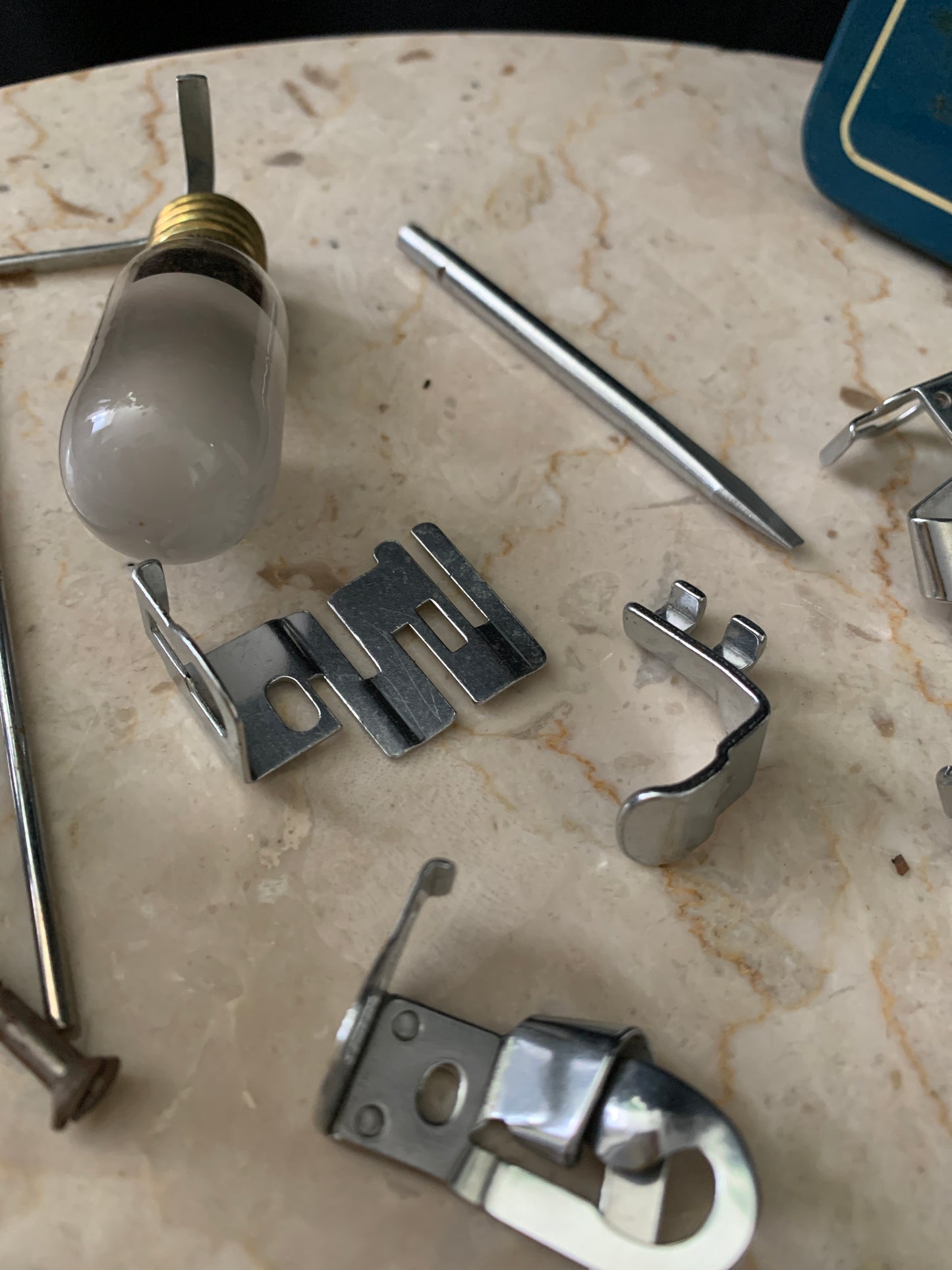 Sewing Machine Accessories with Tin
