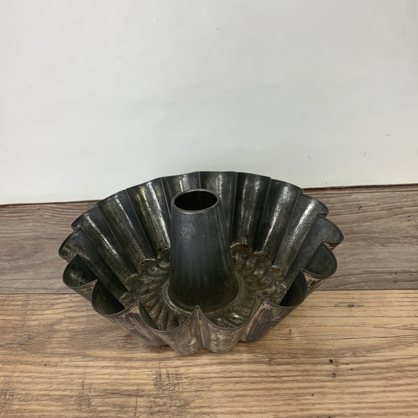 Vintage Tin Jelly Mold Bundt Pan