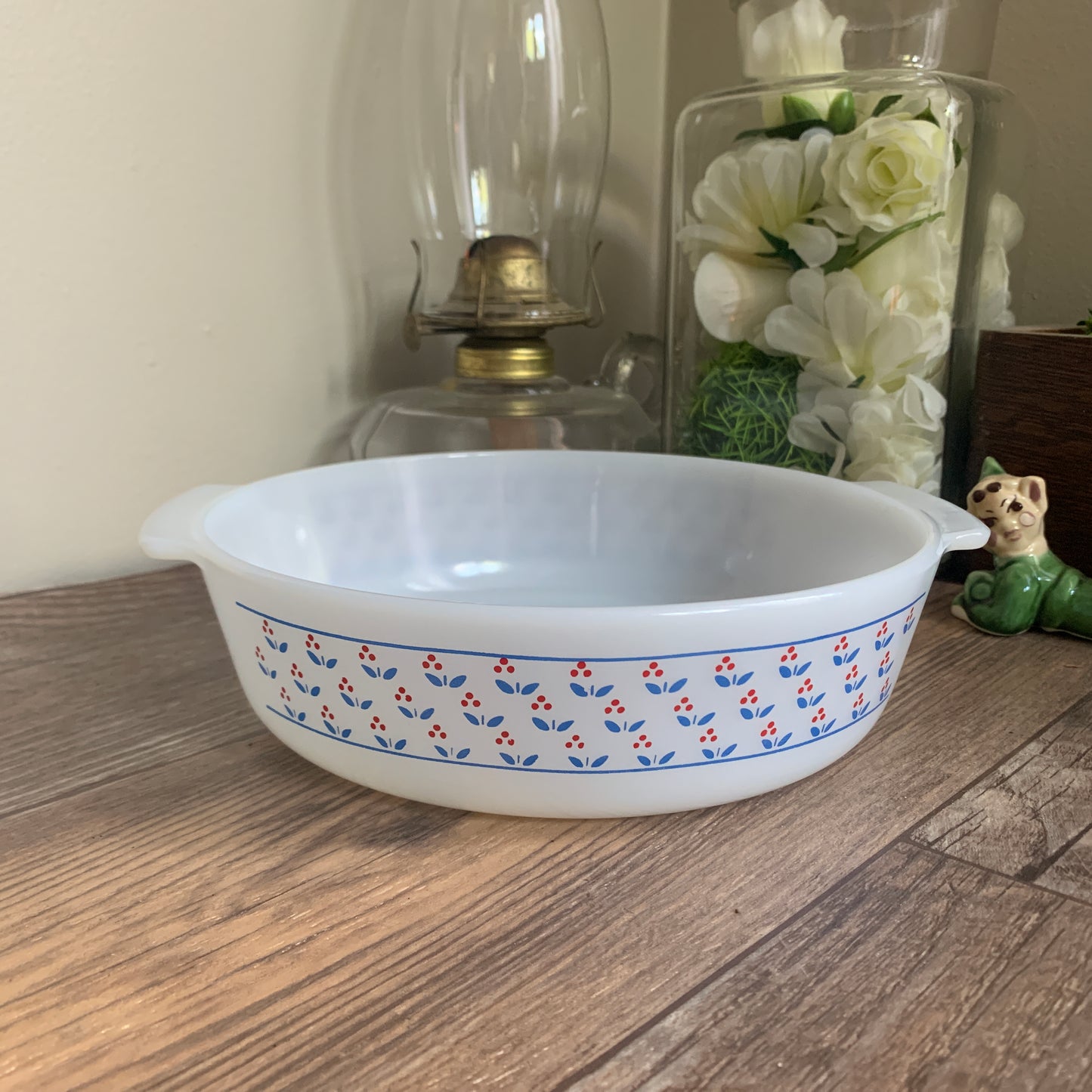 Vintage Casserole Dish with Tulip Pattern Termo - Rey Brazil Milk Glass Casserole