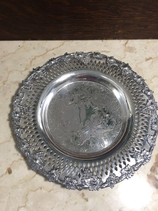 Wm A Rogers Old English Reproduction 6112 - Silver Plated Dish - Formal Dining Table Decor - Silver Vanity Dish Dresser Decor Catch all