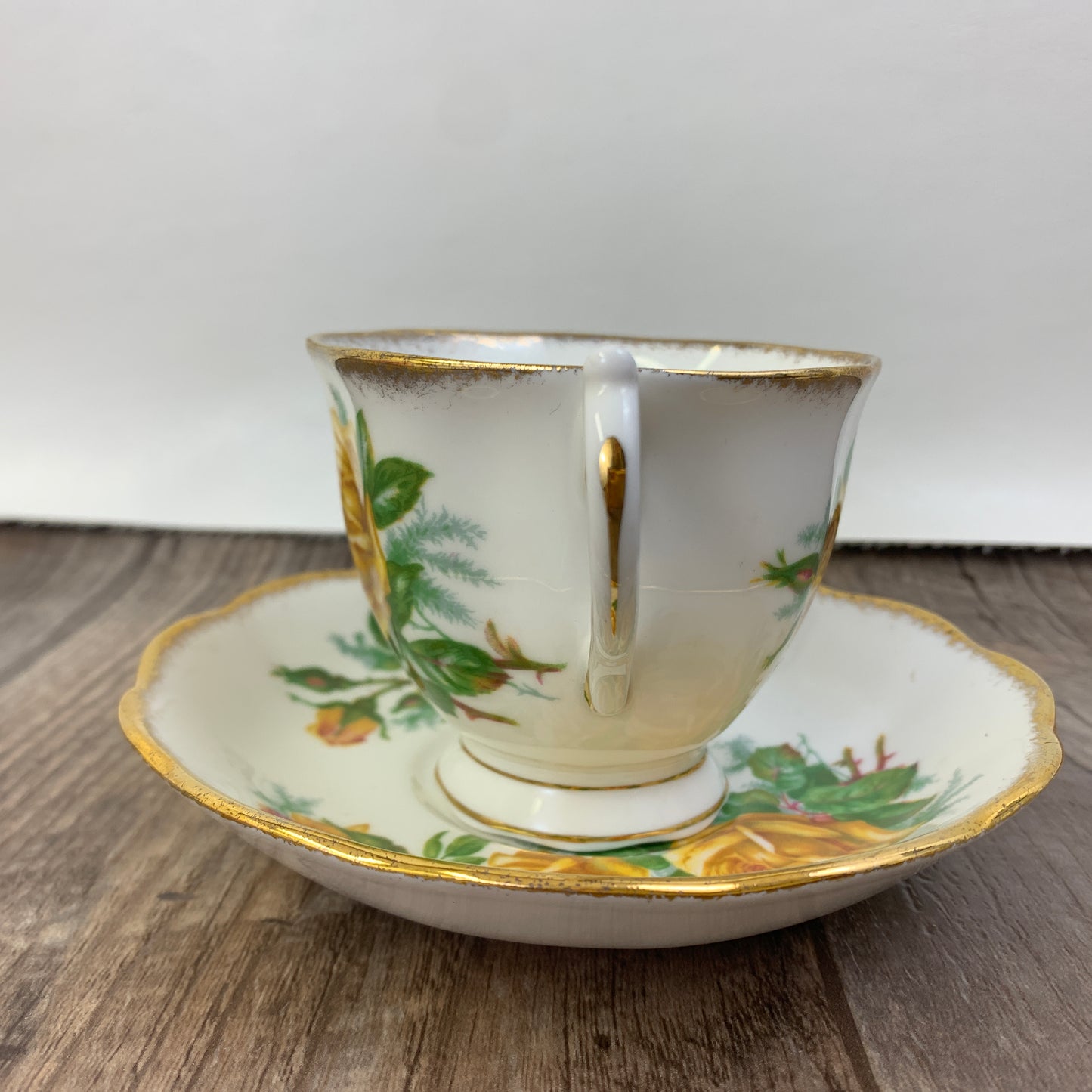 Royal Albert Tea Rose Vintage Teacup with Yellow Roses 1940s Tea Cup and Saucer Countess Shape