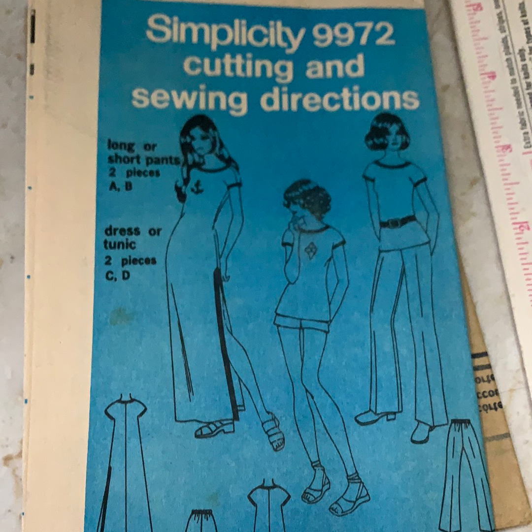 Misses Jiffy Pants in 2 Lengths and Dress or Tunic Simplicity 9972 Sewing Pattern