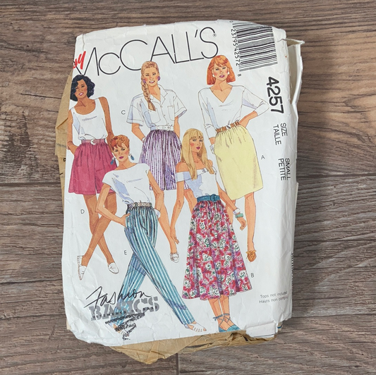 Ladies Pencil Skirt Full Skirt Culottes Shorts and Pants Sewing Pattern Size S McCalls 4257