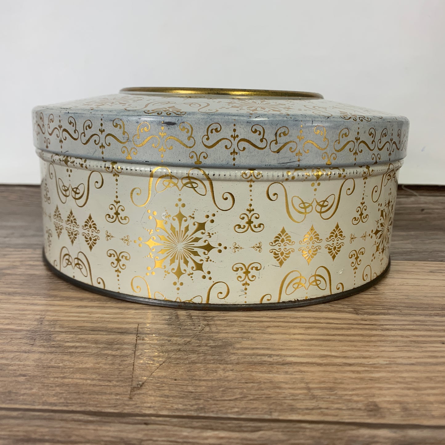 Vintage Cookie Tin White with Gold Design and Vintage Love Story Scene